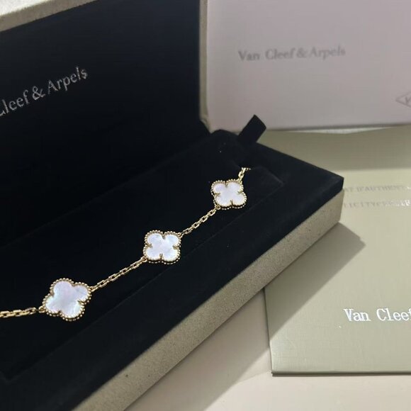 ✅Van Cleef & Arpels 18k gold pearl mother-of-pearl 5-bead bracelet - Picture 1 of 8